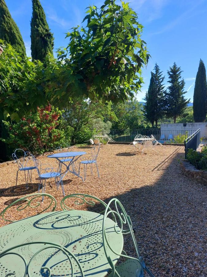 Logement D'Exception Pres Du Colorado Provencal Dans Une Residence Au Calme Avec Piscine Offrant Une Vue Imprenable Sur Le Luberon Depuis Sa Terrasse Viens Luaran gambar