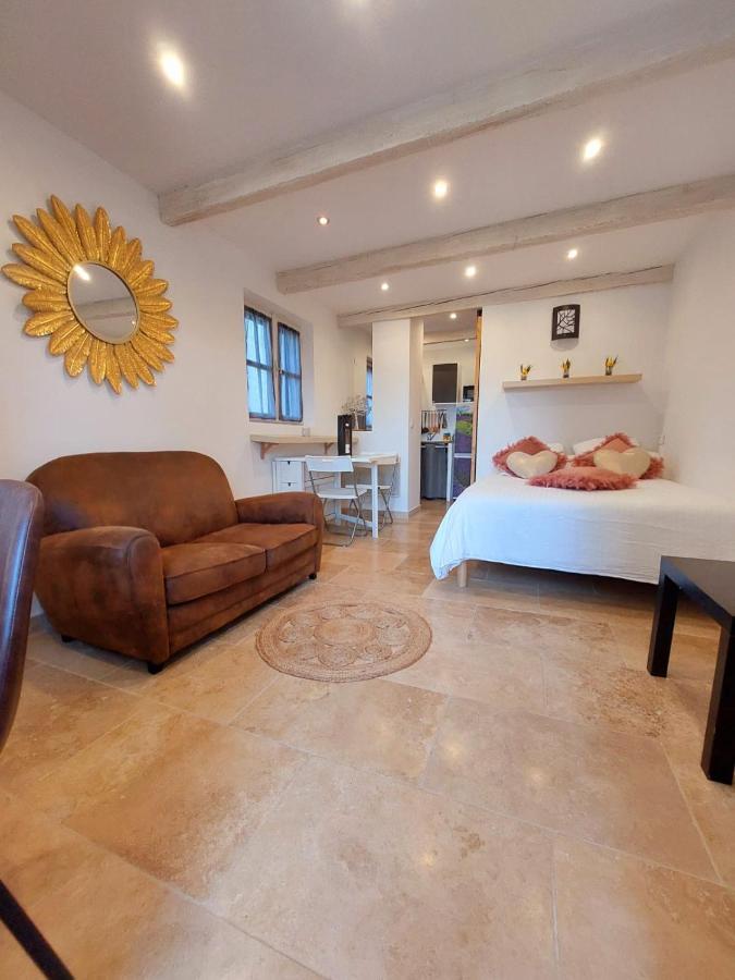Logement D'Exception Pres Du Colorado Provencal Dans Une Residence Au Calme Avec Piscine Offrant Une Vue Imprenable Sur Le Luberon Depuis Sa Terrasse Viens Luaran gambar