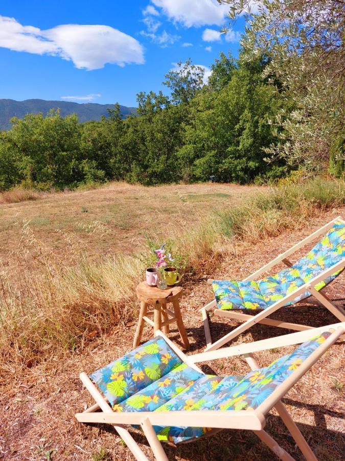 Logement D'Exception Pres Du Colorado Provencal Dans Une Residence Au Calme Avec Piscine Offrant Une Vue Imprenable Sur Le Luberon Depuis Sa Terrasse Viens Luaran gambar